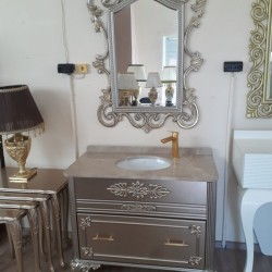 Шкаф за баня с огледало