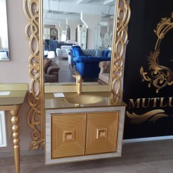 Шкаф за баня с огледало